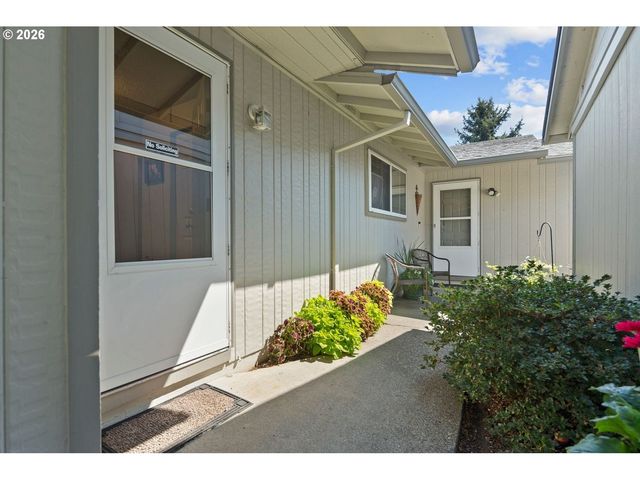 555 HARTKE Loop, Oregon City, OR 97045