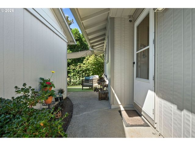 555 HARTKE Loop, Oregon City, OR 97045