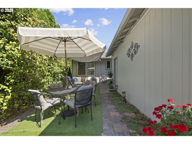 555 HARTKE Loop, Oregon City, OR 97045