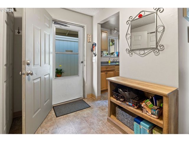 555 HARTKE Loop, Oregon City, OR 97045