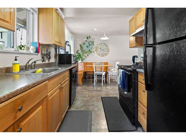 555 HARTKE Loop, Oregon City, OR 97045