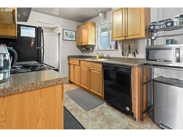 555 HARTKE Loop, Oregon City, OR 97045