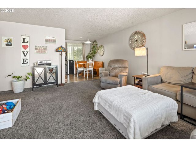 555 HARTKE Loop, Oregon City, OR 97045