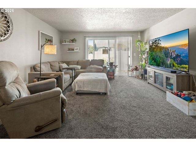 555 HARTKE Loop, Oregon City, OR 97045