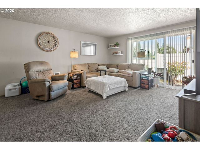 555 HARTKE Loop, Oregon City, OR 97045