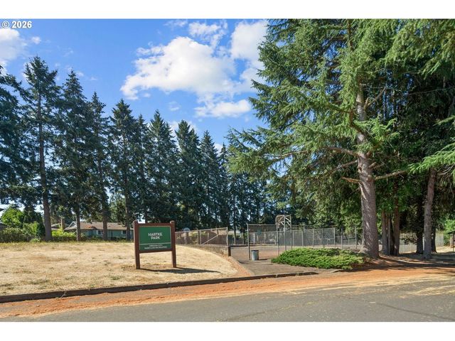 555 HARTKE Loop, Oregon City, OR 97045