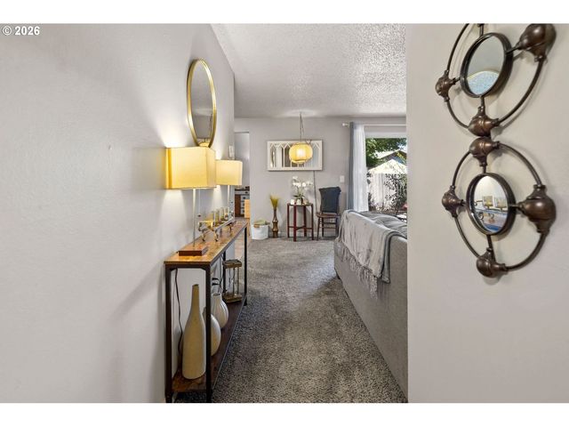 555 HARTKE Loop, Oregon City, OR 97045
