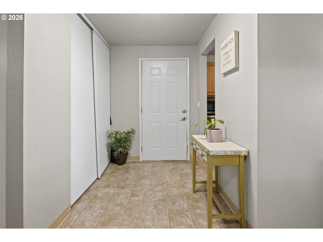 555 HARTKE Loop, Oregon City, OR 97045
