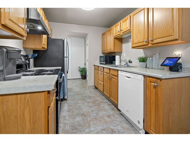 555 HARTKE Loop, Oregon City, OR 97045