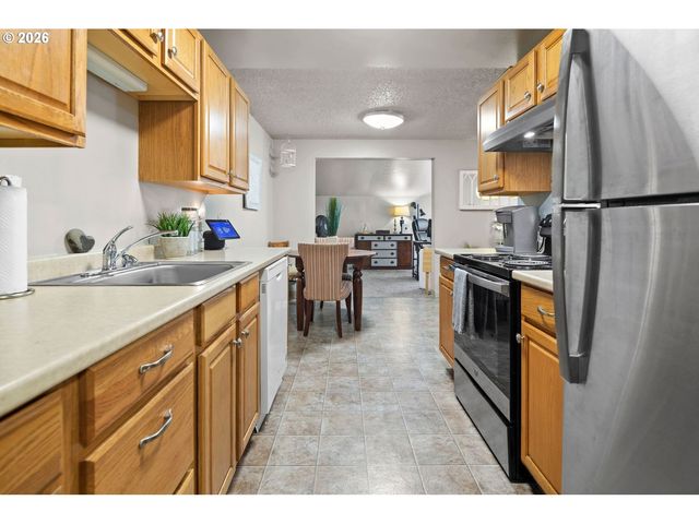 555 HARTKE Loop, Oregon City, OR 97045