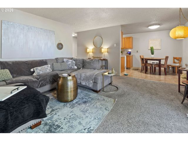 555 HARTKE Loop, Oregon City, OR 97045