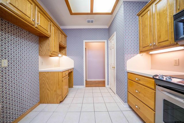9211 Elm Tree Circle, Tyler, TX 75703
