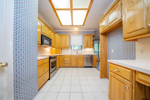 9211 Elm Tree Circle, Tyler, TX 75703