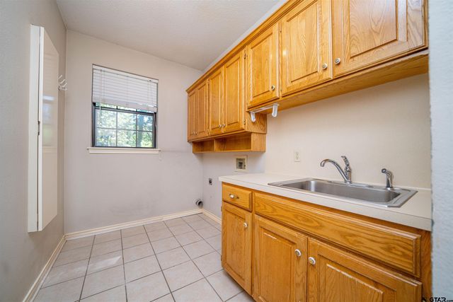 9211 Elm Tree Circle, Tyler, TX 75703