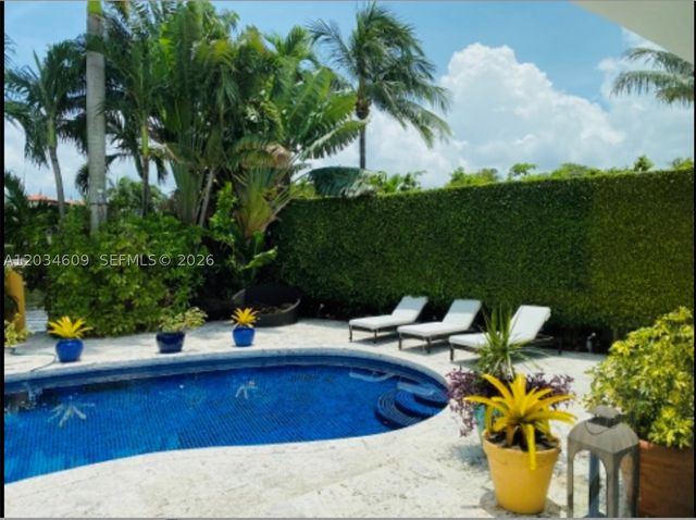 7975 Biscayne Point Cir, Miami Beach, FL 33141