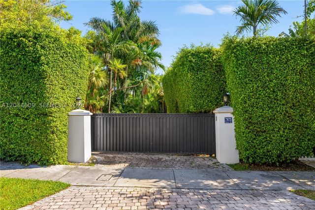 7975 Biscayne Point Cir, Miami Beach, FL 33141