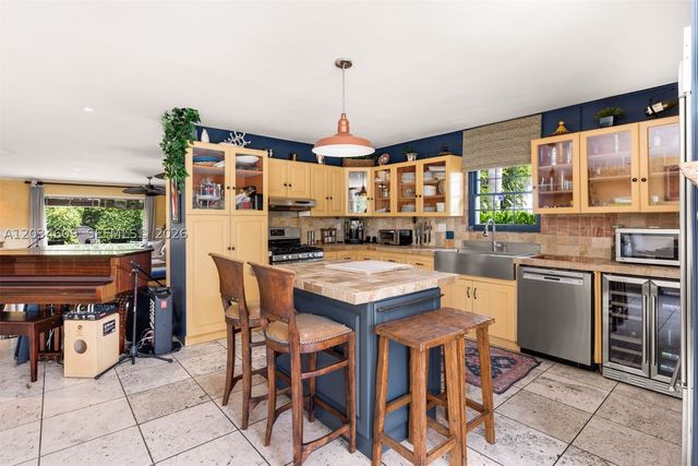 7975 Biscayne Point Cir, Miami Beach, FL 33141
