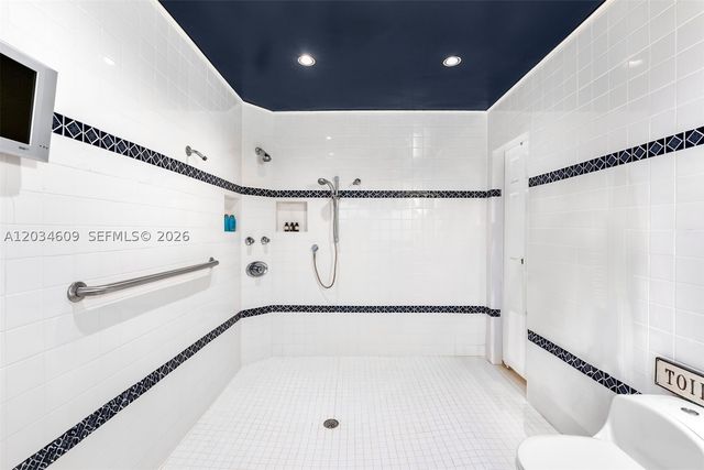 7975 Biscayne Point Cir, Miami Beach, FL 33141