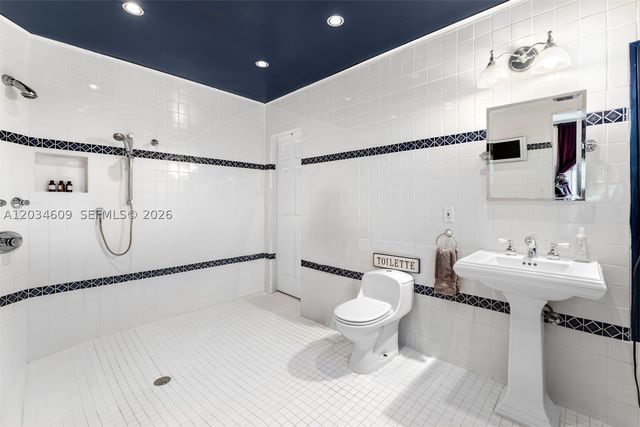 7975 Biscayne Point Cir, Miami Beach, FL 33141