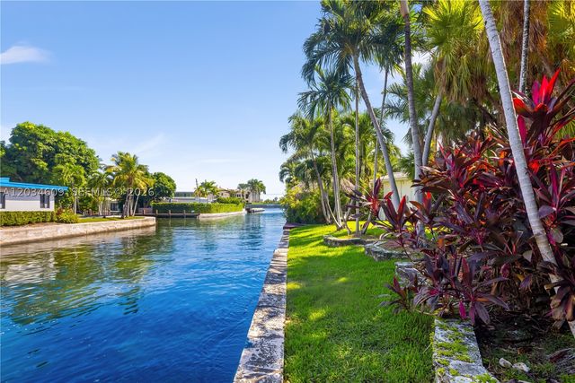 7975 Biscayne Point Cir, Miami Beach, FL 33141