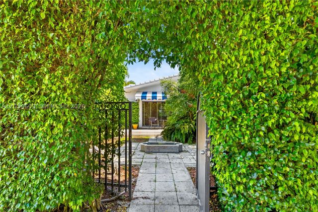 7975 Biscayne Point Cir, Miami Beach, FL 33141
