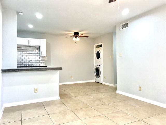 2750 Holly Hall Street 605, Houston, TX 77054