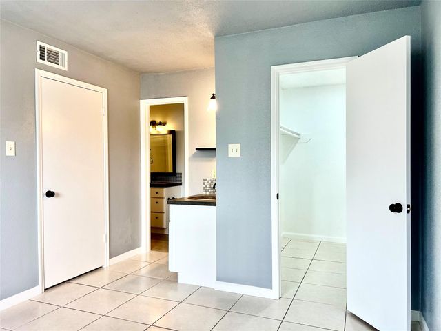 2750 Holly Hall Street 605, Houston, TX 77054