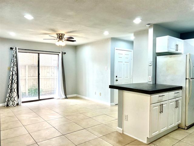 2750 Holly Hall Street 605, Houston, TX 77054