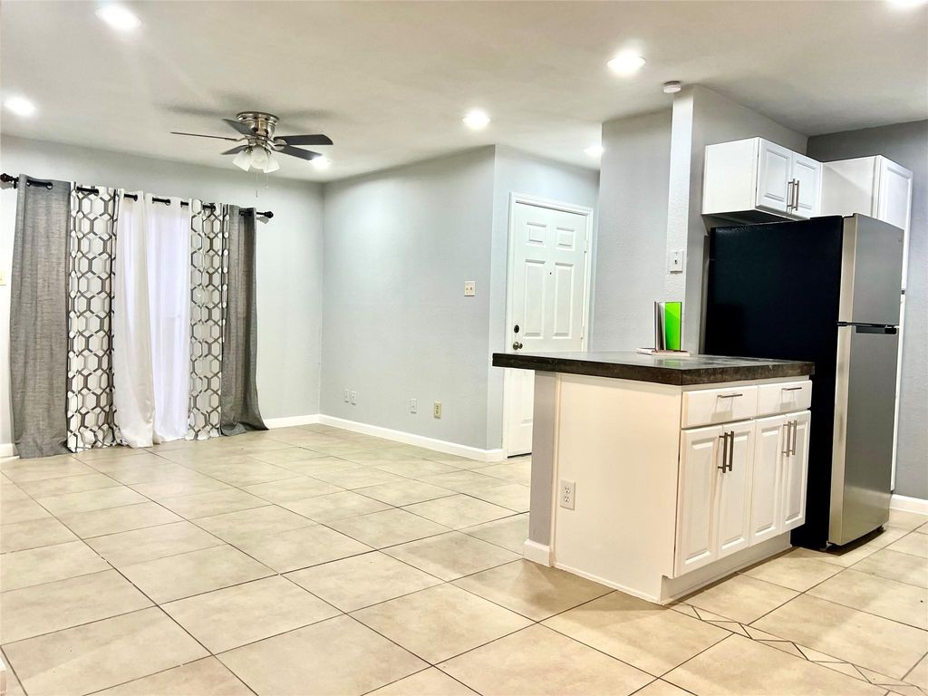 2750 Holly Hall Street 605, Houston, TX 77054