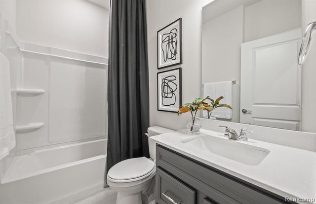 55818 Oak Pointe Drive, Shelby, MI 48315