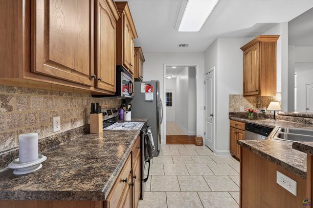 122 Shadow Lawn Drive, Byron, GA 31008