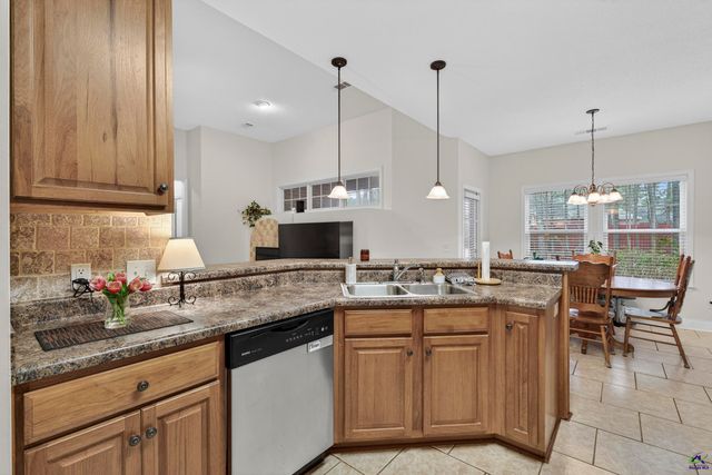 122 Shadow Lawn Drive, Byron, GA 31008