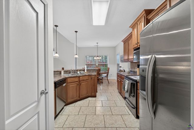 122 Shadow Lawn Drive, Byron, GA 31008