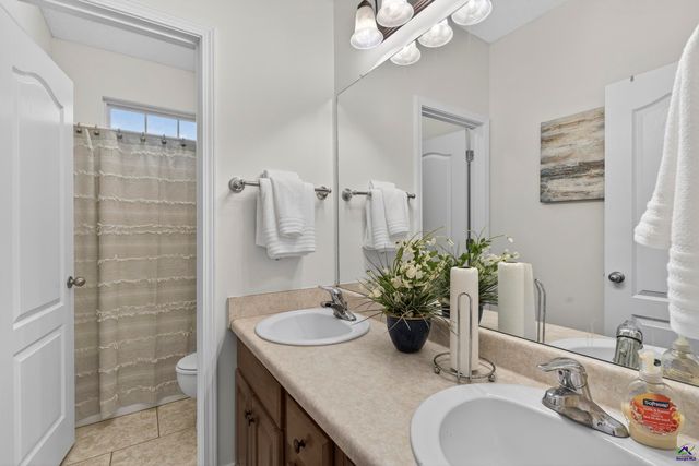 122 Shadow Lawn Drive, Byron, GA 31008