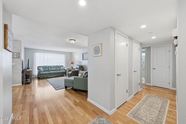 10402 W WININGER Circle, Sun City, AZ 85351