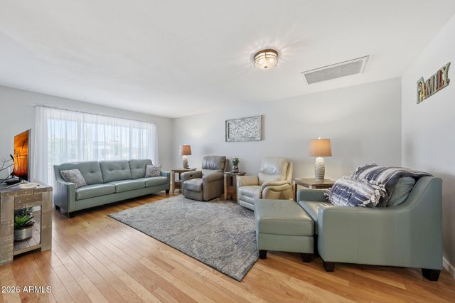 10402 W WININGER Circle, Sun City, AZ 85351