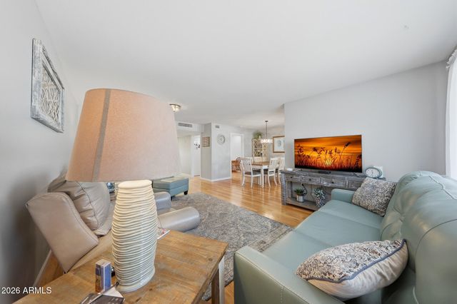 10402 W WININGER Circle, Sun City, AZ 85351