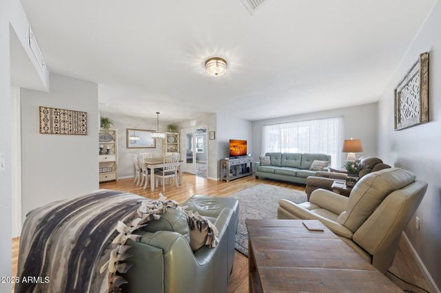 10402 W WININGER Circle, Sun City, AZ 85351