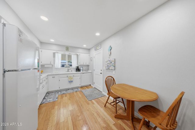 10402 W WININGER Circle, Sun City, AZ 85351