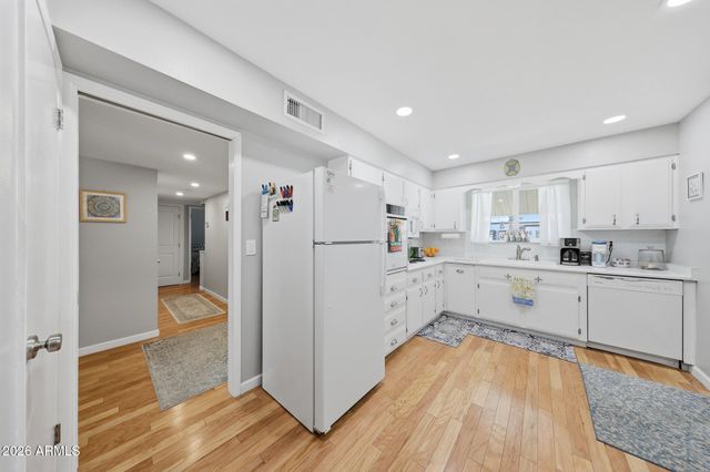 10402 W WININGER Circle, Sun City, AZ 85351