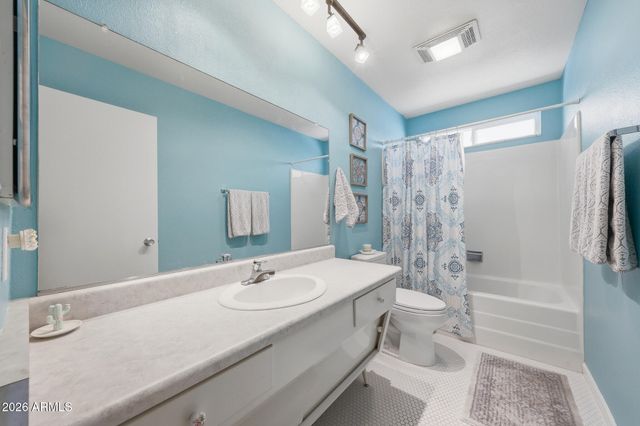 10402 W WININGER Circle, Sun City, AZ 85351