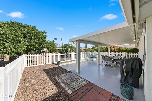 10402 W WININGER Circle, Sun City, AZ 85351