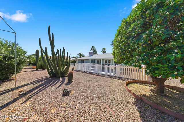 10402 W WININGER Circle, Sun City, AZ 85351