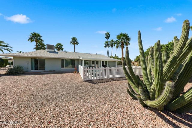 10402 W WININGER Circle, Sun City, AZ 85351