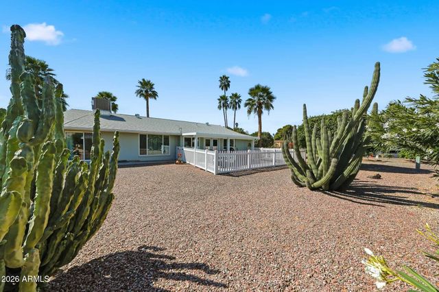 10402 W WININGER Circle, Sun City, AZ 85351