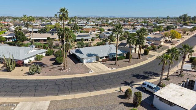 10402 W WININGER Circle, Sun City, AZ 85351