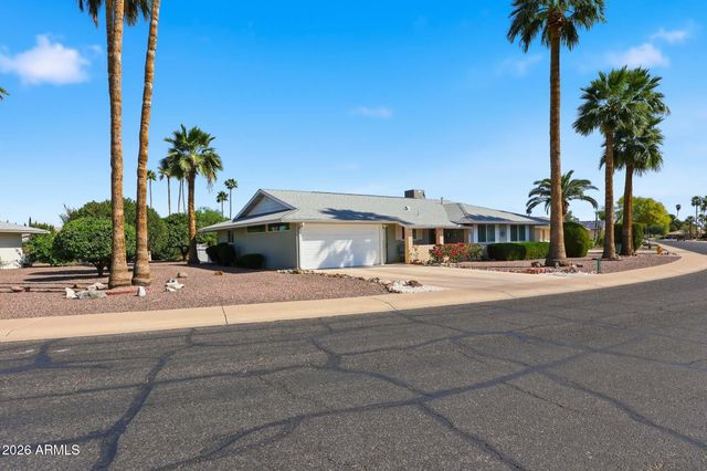 10402 W WININGER Circle, Sun City, AZ 85351