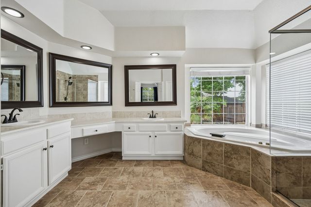 2121 Brentcove Drive, Grapevine, TX 76051