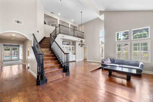 7704 Jill Jean Avenue, Bakersfield, CA 93308