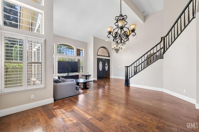 7704 Jill Jean Avenue, Bakersfield, CA 93308